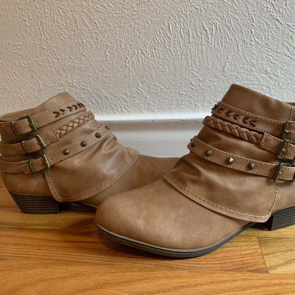 Rampage Triple Buckle Ankle Boot In Tan Size 9.5